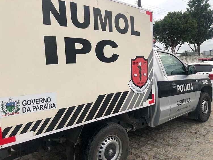 Acidente entre carro e moto deixa duas pessoas mortas na BR-230, em Patos